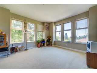 Photo 3: 201 188 W 29TH Street in North Vancouver: Upper Lonsdale Condo for sale in "VISTA 29" : MLS®# V1129015