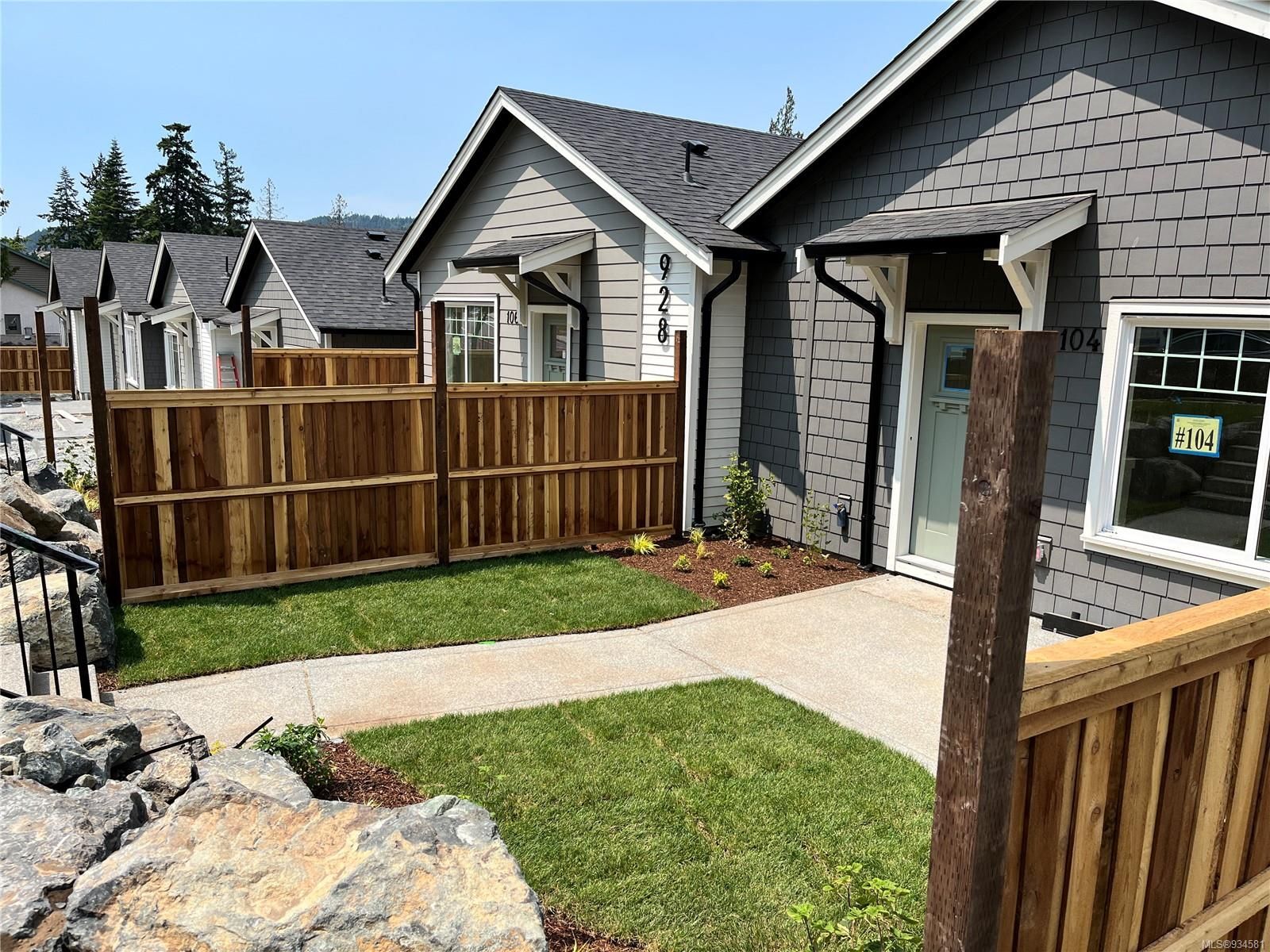 Main Photo: 104 928 Walfred Rd in Langford: La Walfred Row/Townhouse for sale : MLS®# 934581