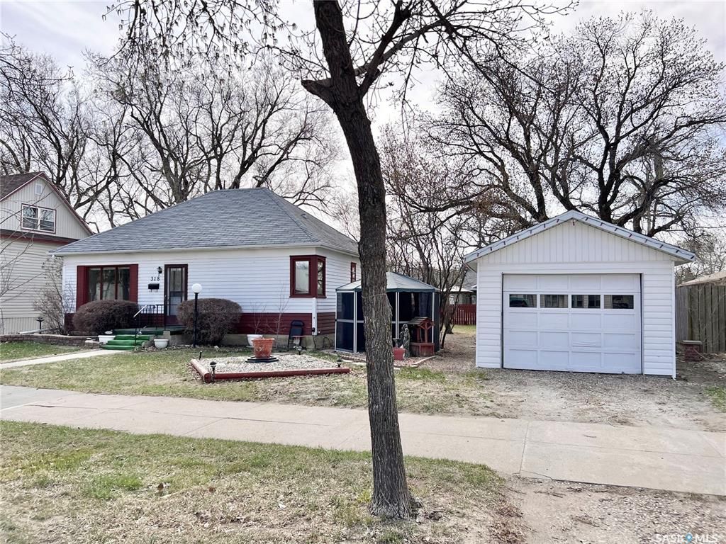 Main Photo: 318 Franklin Street in Outlook: Residential for sale : MLS®# SK893755