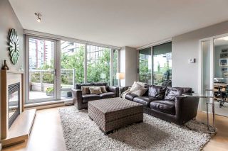 Photo 1: 305 8 SMITHE Mews in Vancouver: Yaletown Condo for sale (Vancouver West)  : MLS®# R2307500