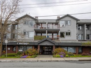 Photo 2: 206 7865 Patterson Rd in Central Saanich: CS Saanichton Condo for sale : MLS®# 903329
