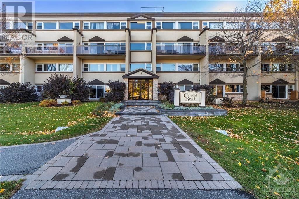 Main Photo: 12 CORKSTOWN RD ROAD UNIT#121 in Nepean: Condo for sale : MLS®# 1368201