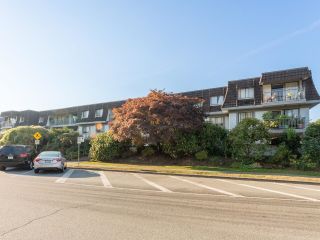 Photo 9: 302 275 W 2ND Street in North Vancouver: Lower Lonsdale Condo for sale in "Villa Ascona" : MLS®# R2738037