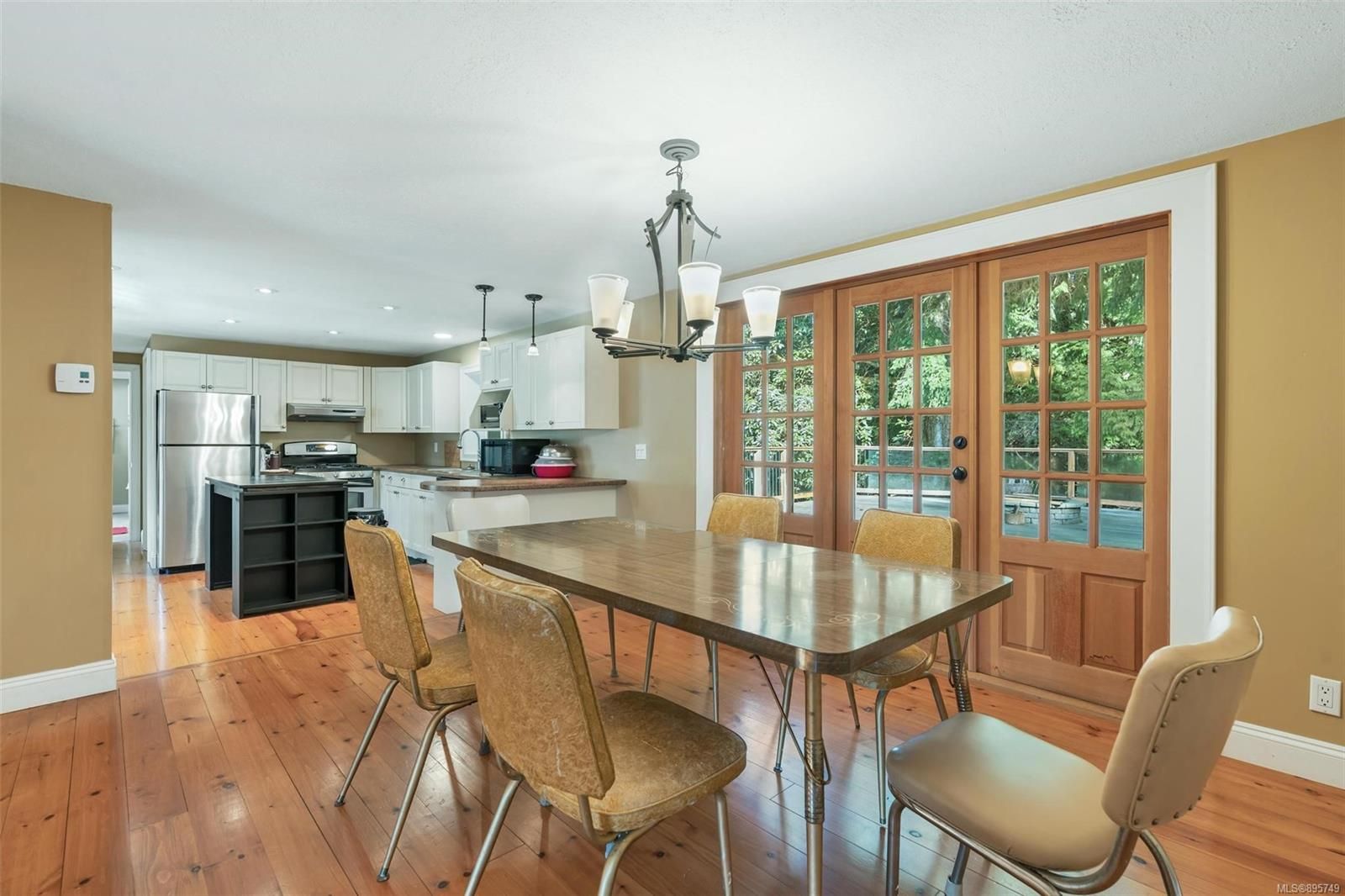 Photo 11: Photos: 921 Aros Rd in Cobble Hill: ML Cobble Hill House for sale (Malahat & Area)  : MLS®# 895749