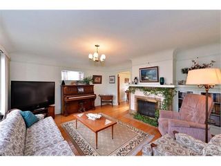 Photo 4: 1109 Lyall St in VICTORIA: Es Saxe Point House for sale (Esquimalt)  : MLS®# 747049