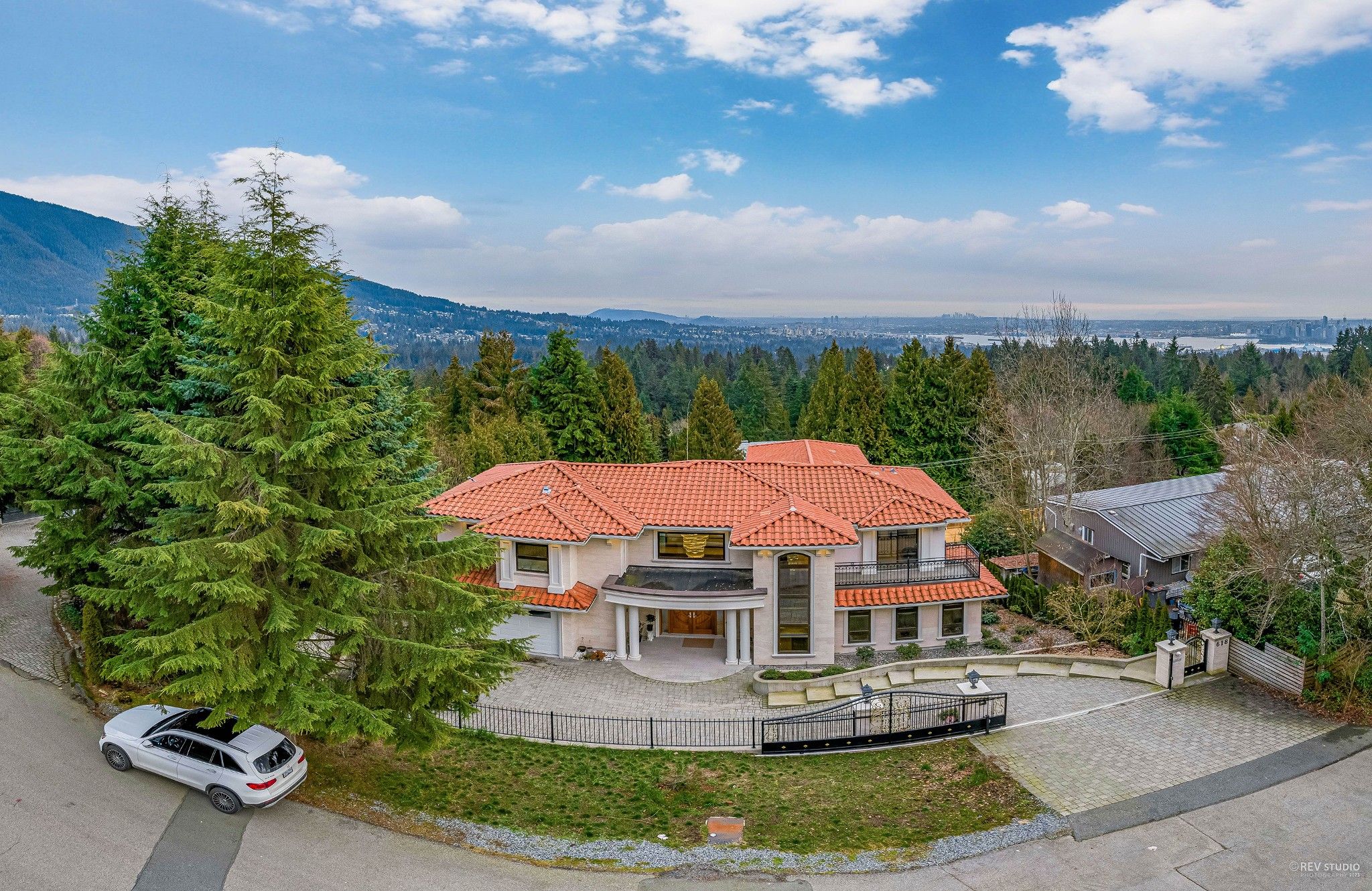 Main Photo: 618 Hawstead Place in West Vancouver: British Properties House for sale