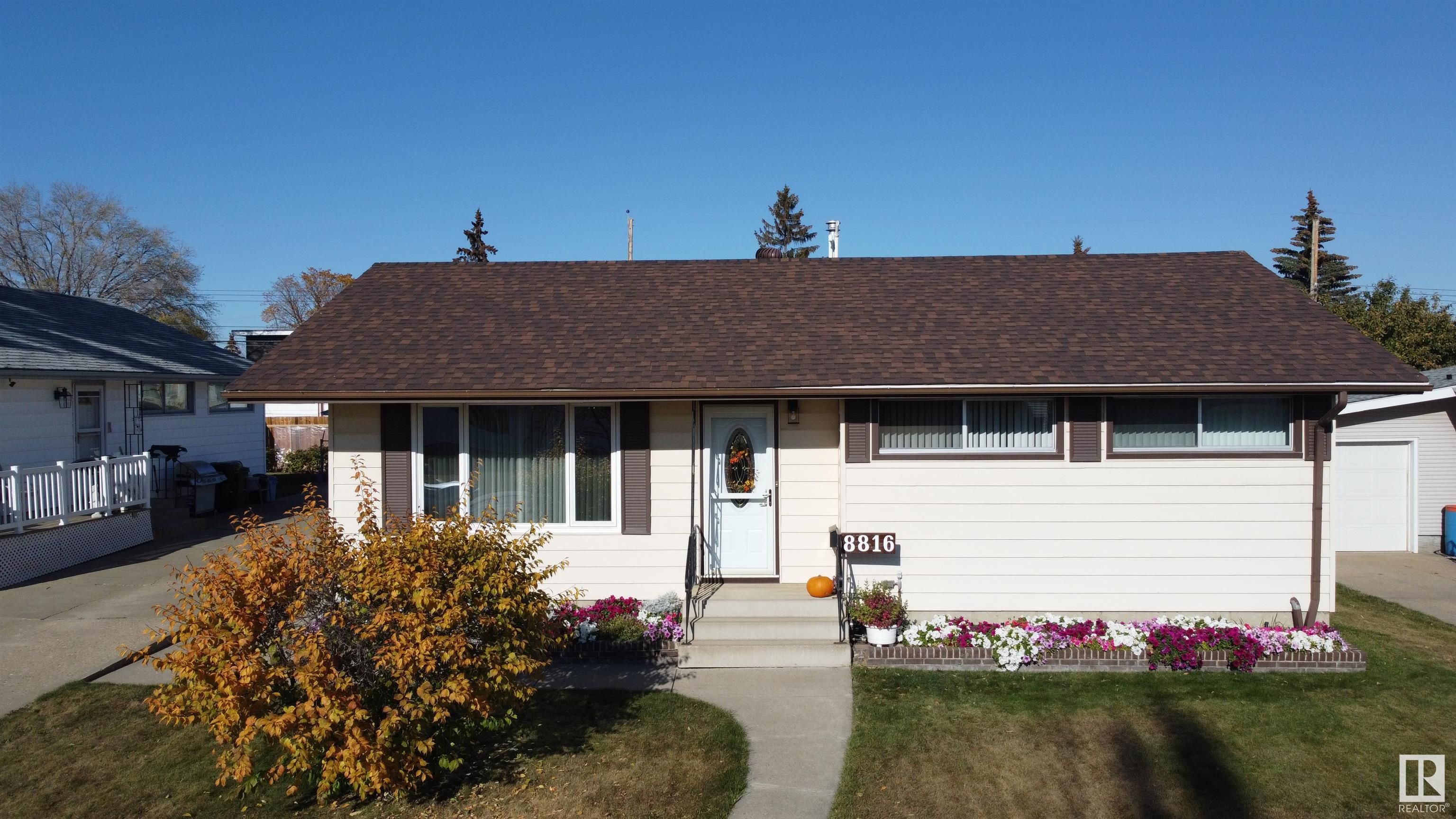 Photo 1: Photos: 8816 136 Avenue in Edmonton: Zone 02 House for sale : MLS®# E4311561