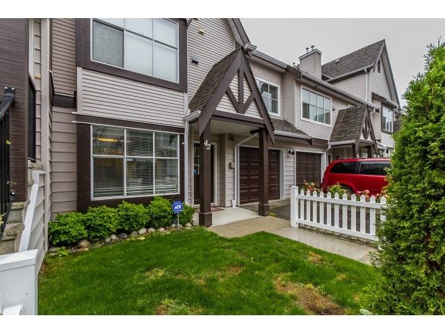 Main Photo: 42 12099 237TH Street in Maple Ridge: East Central Townhouse for sale in "GABRIOLA" : MLS®# R2073676