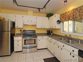 Photo 7: 842 Coles Street in VICTORIA: Es Gorge Vale Residential for sale (Esquimalt)  : MLS®# 306892