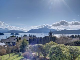 Photo 1: 1536 THOMPSON Road in Gibsons: Gibsons & Area House for sale (Sunshine Coast)  : MLS®# R2597890