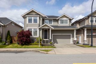 Photo 1: 20403 WICKLUND Avenue in Maple Ridge: Northwest Maple Ridge House for sale : MLS®# R2873843