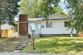 Photo 2: 3403 48 Street NE in Calgary: Whitehorn Detached for sale : MLS®# A1142698