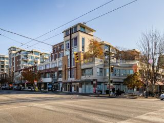 Photo 2: 421 2288 W BROADWAY in Vancouver: Kitsilano Condo for sale (Vancouver West)  : MLS®# R2739851