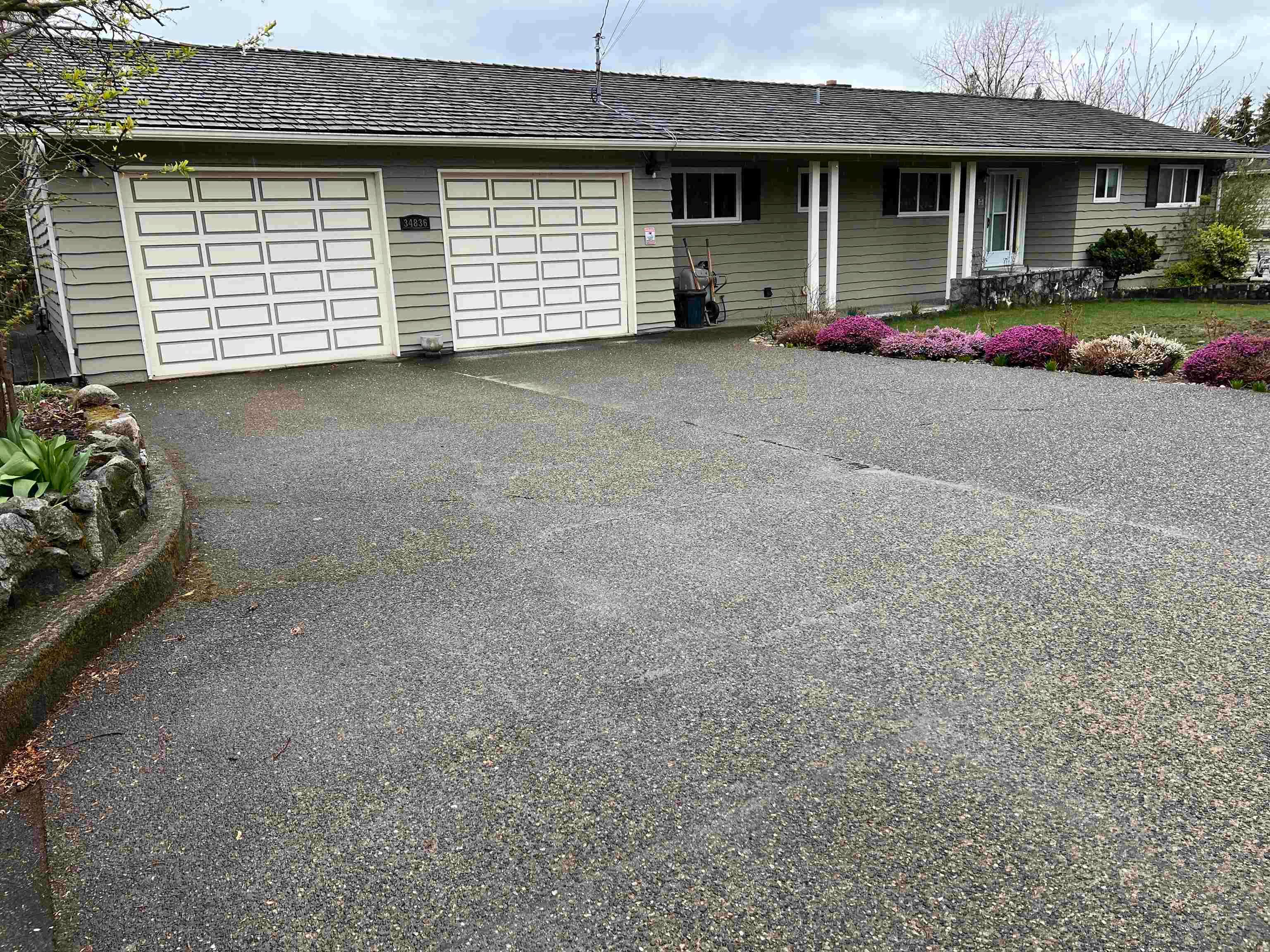 Main Photo: 34836 MARSHALL Road in Abbotsford: Abbotsford East House for sale : MLS®# R2768885