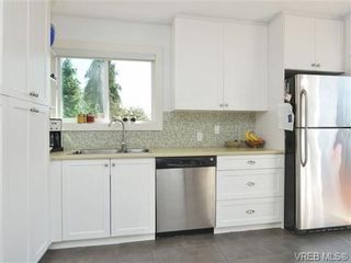 Photo 9: 736 Powderly Ave in VICTORIA: VW Victoria West House for sale (Victoria West)  : MLS®# 710596