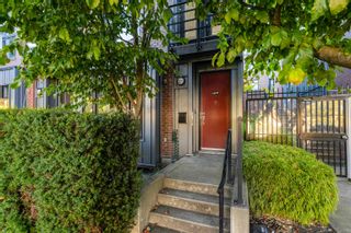 Photo 3: 2753 GUELPH STREET in Vancouver: Mount Pleasant VE Townhouse for sale (Vancouver East)  : MLS®# R2726090