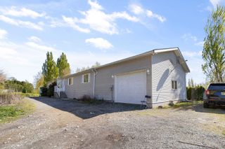 Photo 3: 40160 SOUTH PARALLEL Road in Abbotsford: Sumas Prairie House for sale : MLS®# R2869650