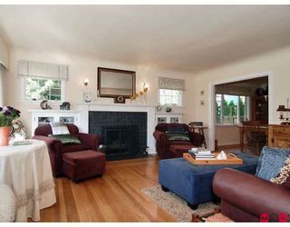 Photo 4: 8812 GLOVER Road in Langley: Fort Langley House for sale in "FORT LANGLEY" : MLS®# F2829359