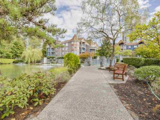 Photo 13: 304 1190 EASTWOOD STREET in Coquitlam: North Coquitlam Condo for sale : MLS®# R2112295