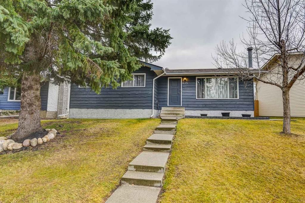 Welcome to 635 Sierra Cr SW  on a quiet Cul-de-sac only a short walk to Schools, Playgrounds, Shopping and LRT.