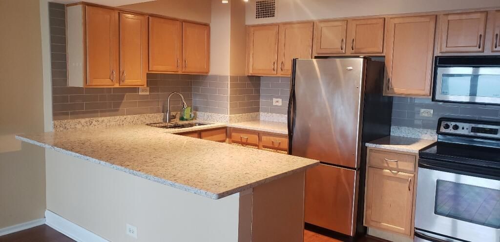 Photo 3: Photos: 6030 N Sheridan Road Unit 1506 in Chicago: CHI - Edgewater Residential Lease for lease ()  : MLS®# 11059091