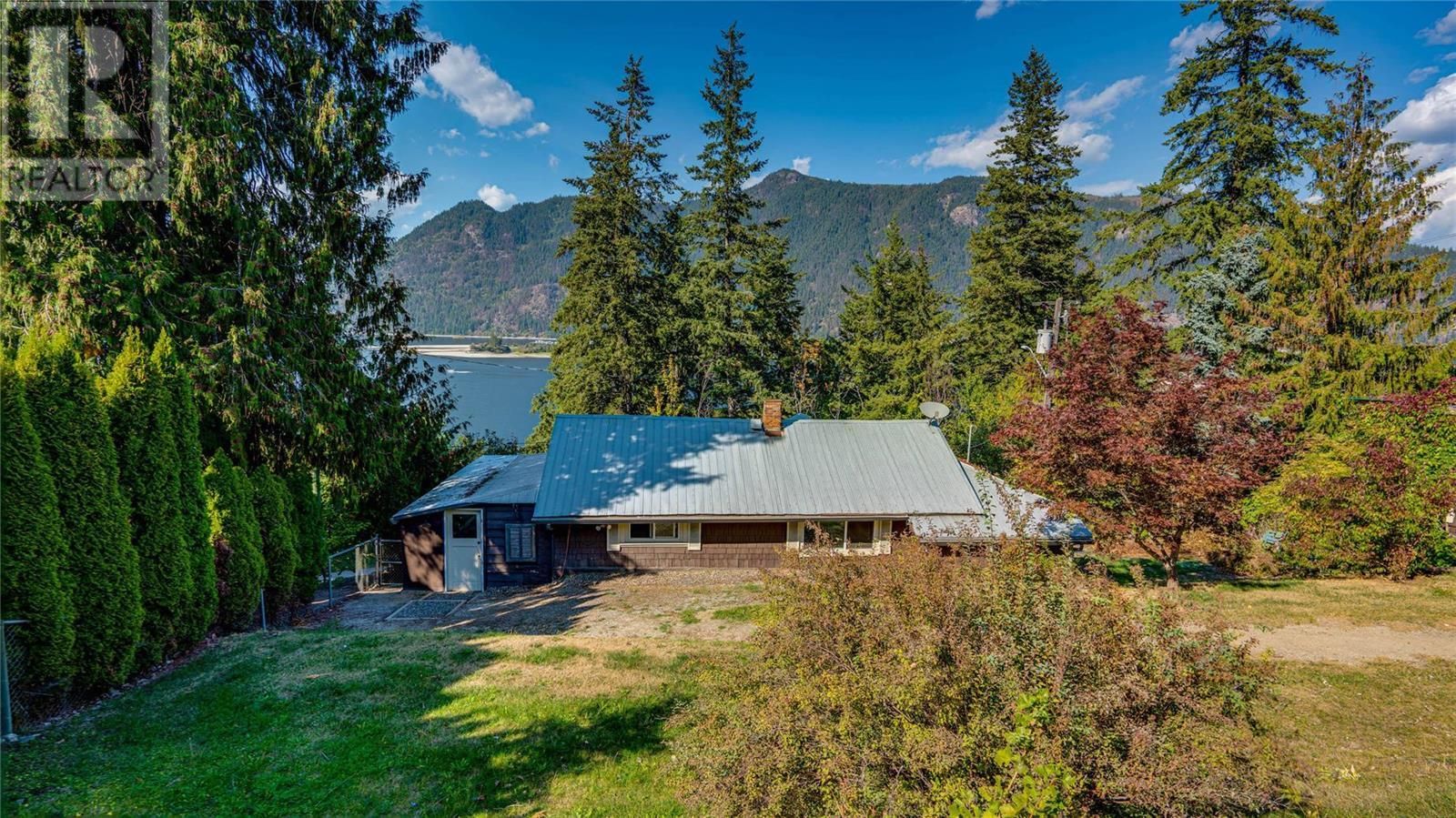 Main Photo: 5 Old Sicamous Road Sicamous: Vernon Real Estate Listing: MLS®# 10284593