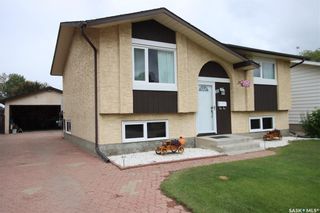 Photo 1: 111 Caldwell Crescent in Saskatoon: Parkridge SA Residential for sale : MLS®# SK863010