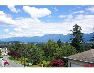 Photo 2: 10 8590 SUNRISE Drive in Chilliwack: Chilliwack Mountain Townhouse for sale in "MAPLE HILLS" : MLS®# H2702548