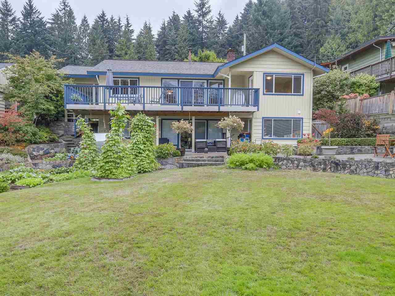 Main Photo: 907 PROSPECT Avenue in North Vancouver: Canyon Heights NV House for sale in "Canyon Heights" : MLS®# R2107669
