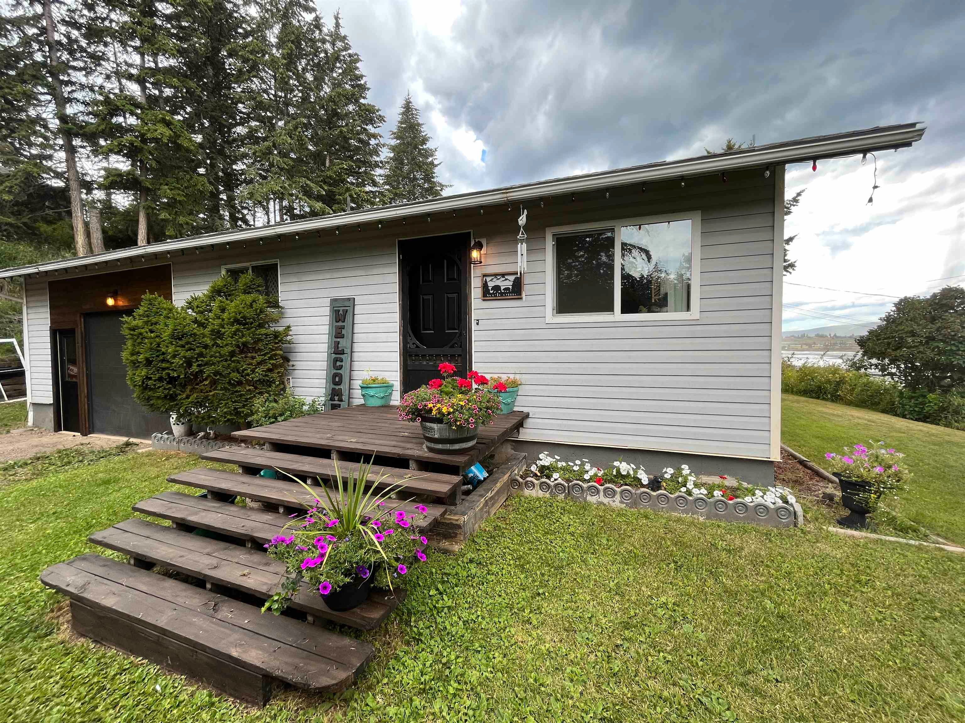 Main Photo: 1427 SOUTH LAKESIDE Drive in Williams Lake: Williams Lake - City House for sale : MLS®# R2713738