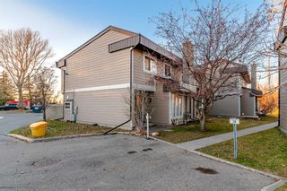 Photo 2: 604 4740 46 Avenue SW in Calgary: Glamorgan Row/Townhouse for sale : MLS®# A2095567