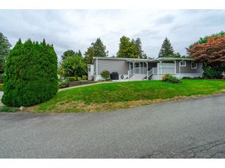 Photo 2: 31 2035 MARTENS Street in Abbotsford: Abbotsford West Manufactured Home for sale in "Maplewood Estates" : MLS®# R2624613