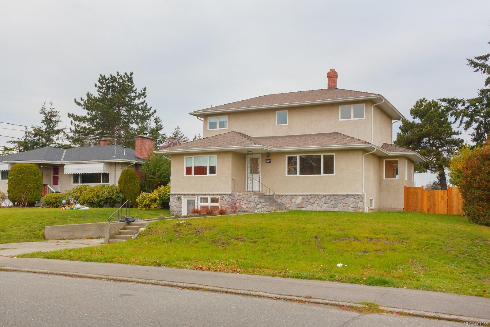 Main Photo: 644 Baxter Ave in Saanich: SW Glanford House for sale (Saanich West)  : MLS®# 861355