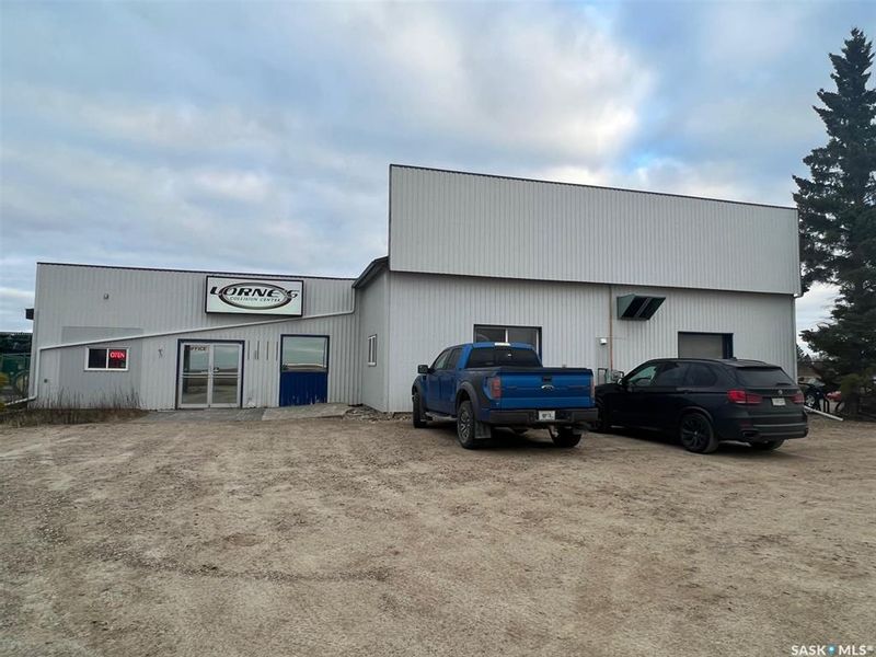 FEATURED LISTING: 6 Service Road North Raymore