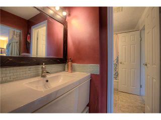 Photo 8: 869 QUEENSLAND Drive SE in CALGARY: Queensland Residential Attached for sale (Calgary)  : MLS®# C3616074
