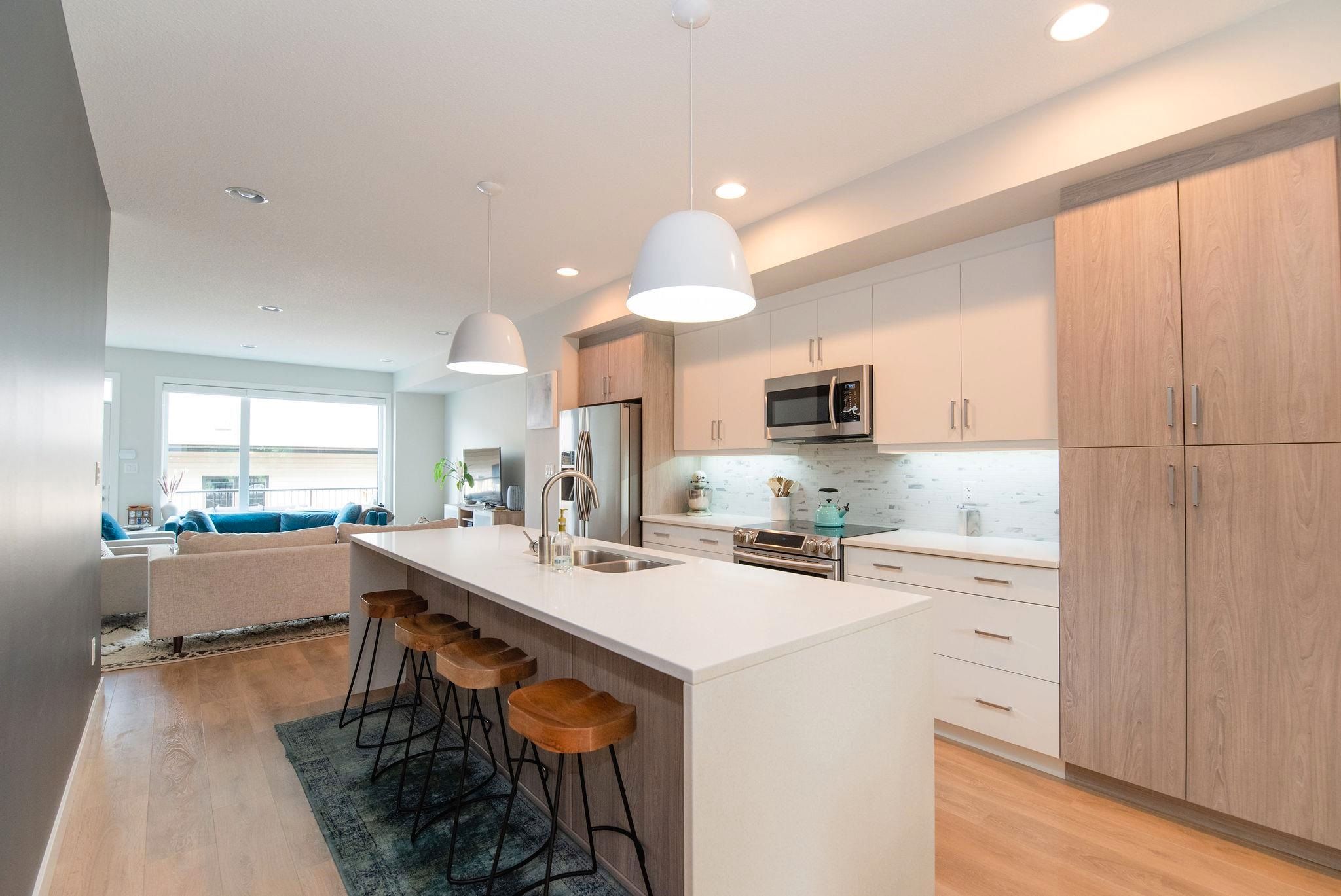 Main Photo: 2 10620 65 Avenue in Edmonton: Zone 15 Attached Home for sale : MLS®# E4273402