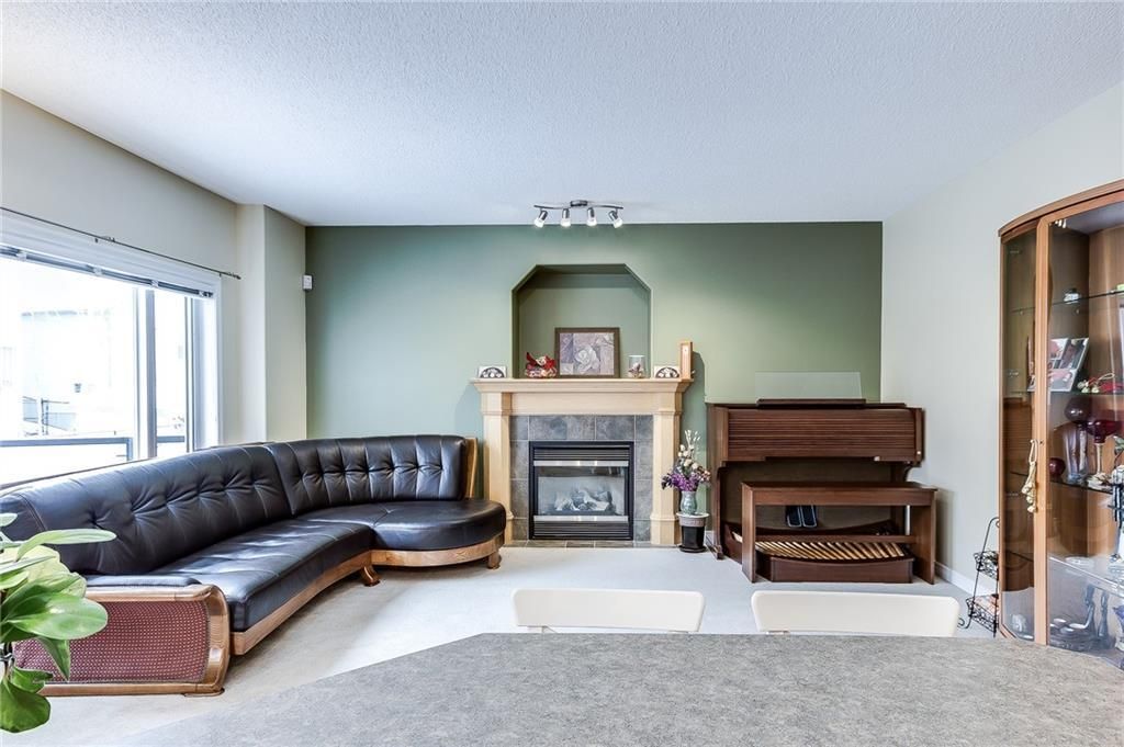 Main Photo: 142 WEST SPRINGS Place SW in Calgary: West Springs Detached for sale : MLS®# C4301282