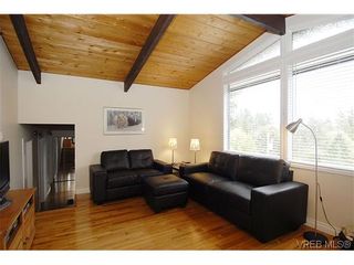 Photo 2: 100 Dorothy Lane in VICTORIA: VR Prior Lake House for sale (View Royal)  : MLS®# 624490