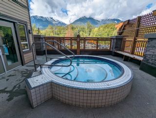 Photo 9: 410 40900 TANTALUS Road in Squamish: Tantalus Condo for sale in "EXECUTIVE SUITES HOTEL & RESORT" : MLS®# R2716431