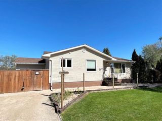 Photo 1: 706 Jackson Street in Dauphin: Southwest Residential for sale (R30 - Dauphin and Area)  : MLS®# 202314018