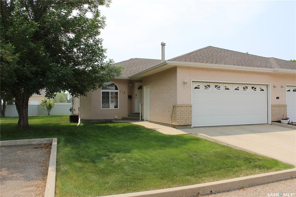Main Photo: 108 1091 Taisey Crescent in Estevan: Residential for sale : MLS®# SK933438