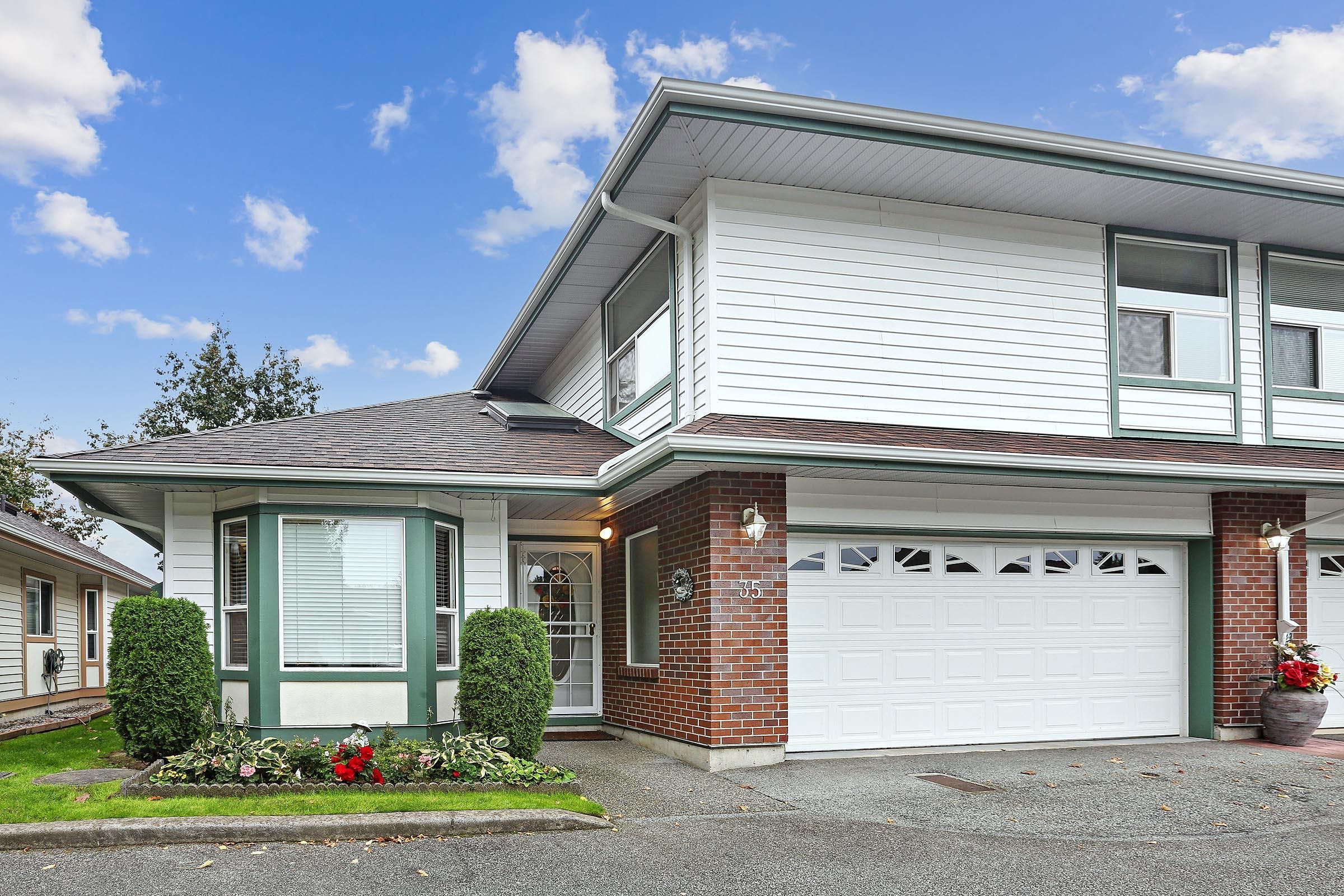 Main Photo: 35 18939 65 Avenue in Surrey: Cloverdale BC Townhouse for sale in "GLENWOOD GARDENS" (Cloverdale)  : MLS®# R2616293