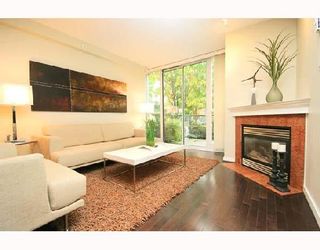 Photo 1: 1413 W 6TH Avenue in Vancouver: False Creek Townhouse for sale in "MODENA" (Vancouver West)  : MLS®# V673775