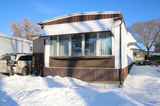 Photo 2: 15 Shay Crescent in Winnipeg: South Glen Residential for sale (2F)  : MLS®# 202228110