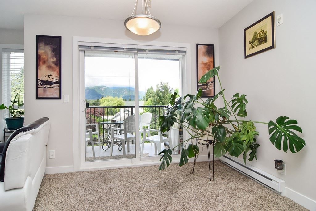 Main Photo: 305 46150 BOLE Avenue in Chilliwack: Chilliwack N Yale-Well Condo for sale in "THE NEWMARK" : MLS®# R2277832
