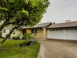 Photo 3: 68 Mott Crescent in New Westminster: Home for sale : MLS®# R2002099