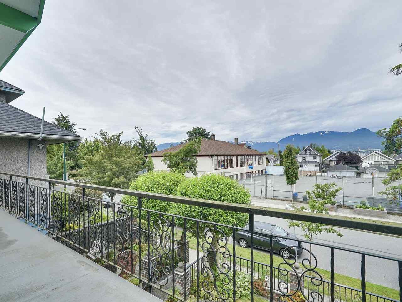 Main Photo: 1928 VENABLES STREET in Vancouver: Grandview VE House for sale (Vancouver East)  : MLS®# R2180121