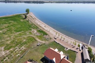 Photo 2: 400 Lakeshore Drive in Wee Too Beach: Residential for sale : MLS®# SK899757