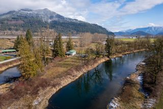 Photo 3: 47952 JESS Road in Chilliwack: Fairfield Island House for sale : MLS®# R2855018