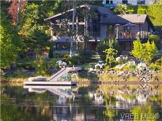 Photo 1: 1376 Treebank Rd. W. in Victoria: Es Kinsmen Park House for sale (Esquimalt)  : MLS®# 313295